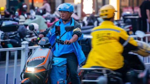 御龙优配 闪购大战2025：决战前的较量